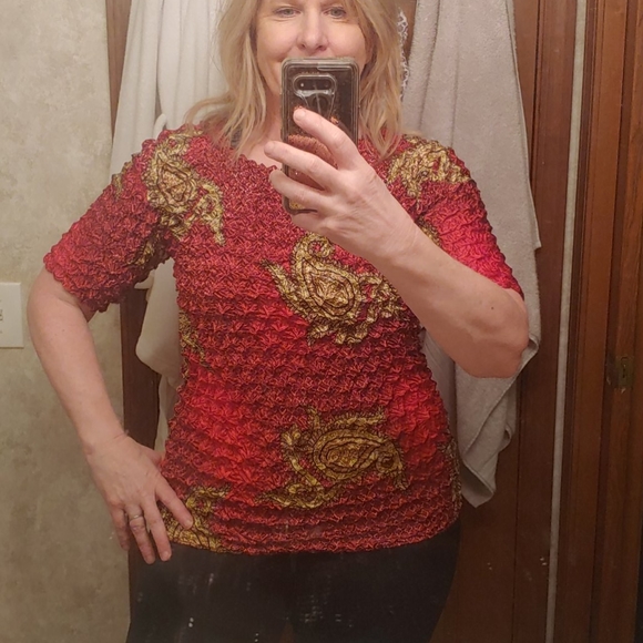NWT Miracle Top....looks tiny, fits large! - Picture 4 of 4